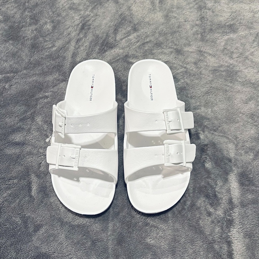 Tommy Hilfiger - Jelz Molded Slide Sandals